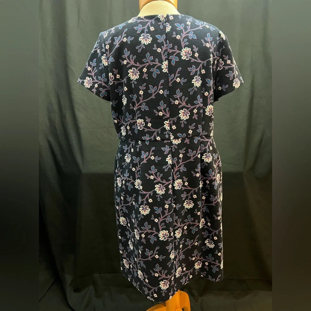 EUC - Loft - navy floral sheath dress - size 12 petite - Picture 5 of 7